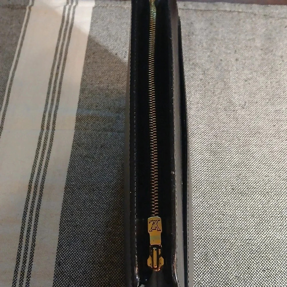 Louis Vuitton Black Epi Clutch Bag - Picture 11 of 16